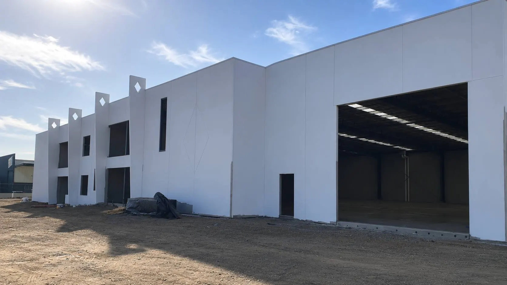 Commercial warehouse exterior finishing, Victoria